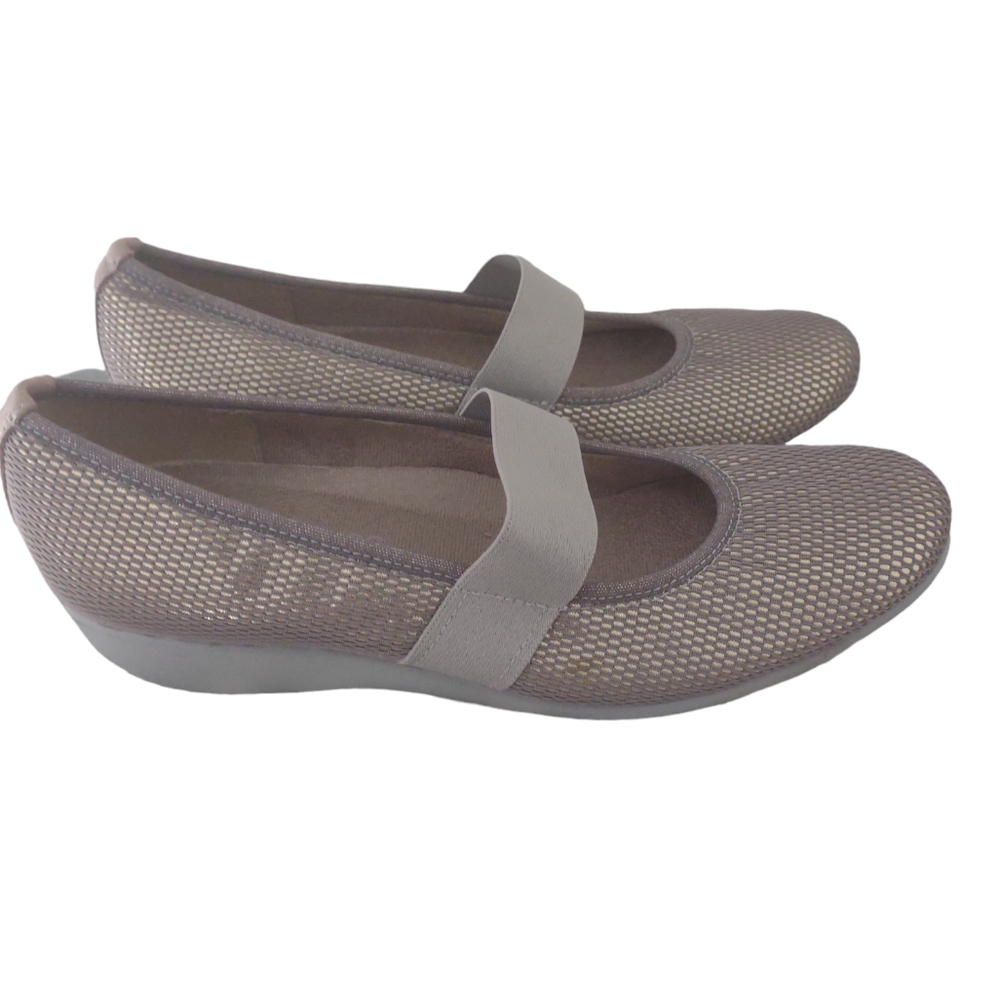 Munro Walking Wedge‎ shoes Size 7M  gold/grey webbed overlay